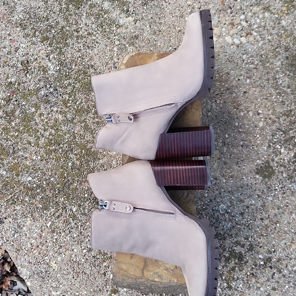 Gibson And Latimer Ankle Boot - Like New - image 5